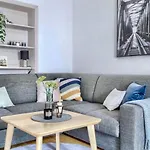 Castle & Culture Stay - Modern 2-Room With Balcony Apartment In Warsaw Center