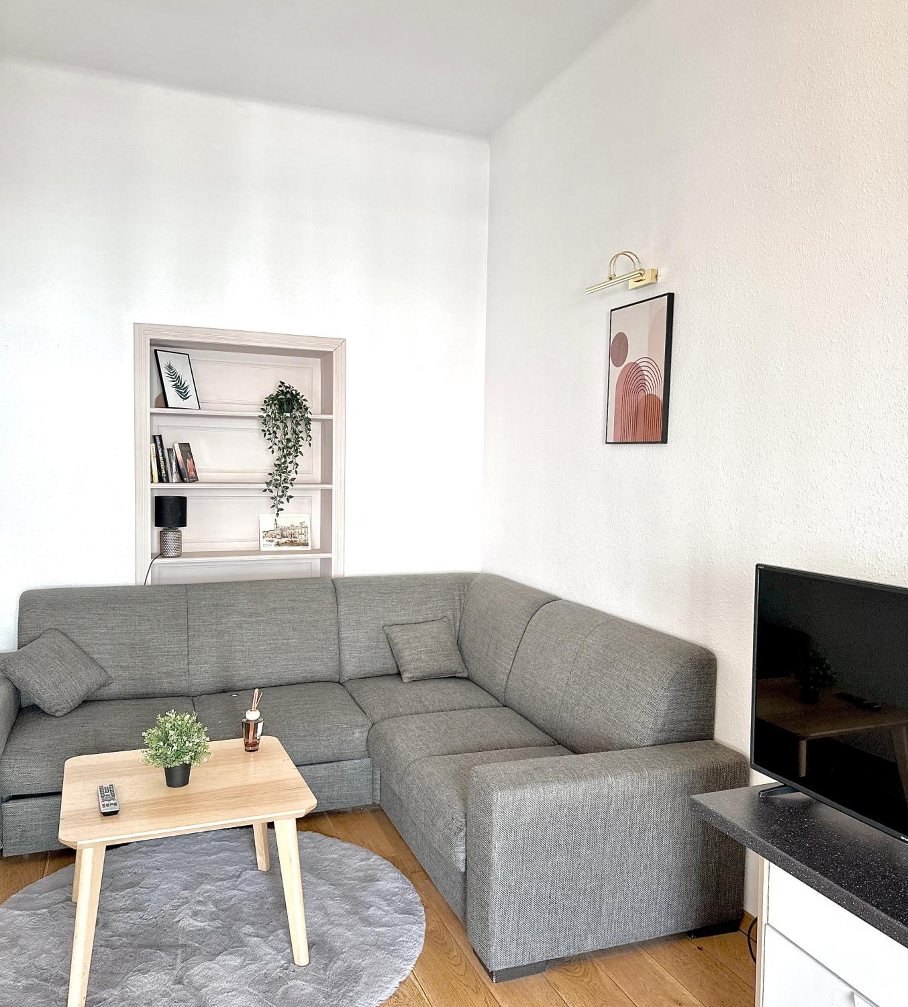 Castle & Culture - Modern 2-room With Balcony In Center *