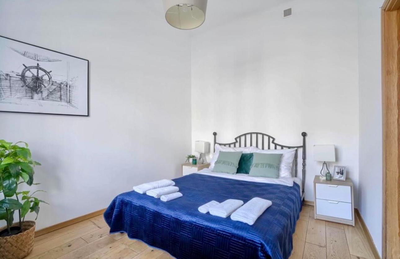 Castle & Culture - Modern 2-room With Balcony In Center