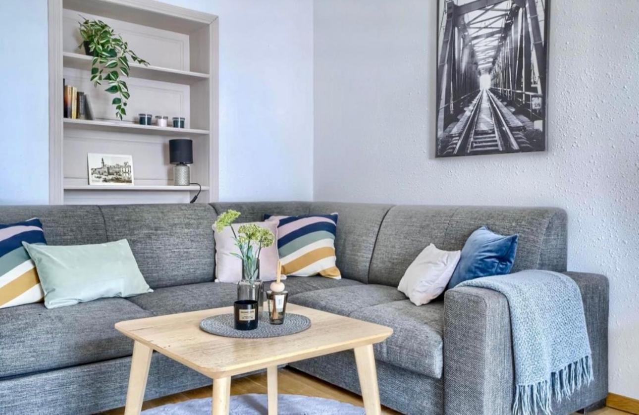 Castle & Culture - Modern 2-room With Balcony In Center Apartament *